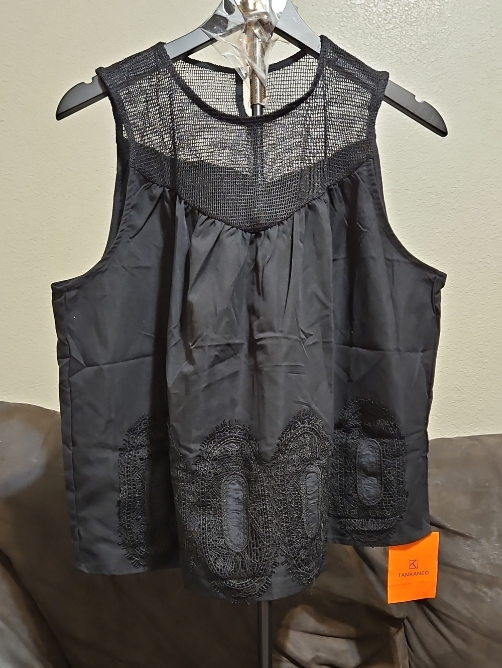 Tankaneo Black Lace Yoke Sleeveless Camisole